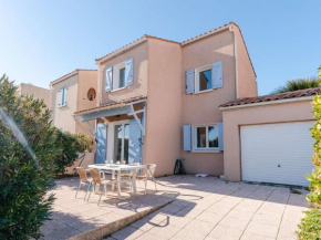 Pavillon Confortable avec Piscine, Terrasse et Parking Privé - FR-1-409-220